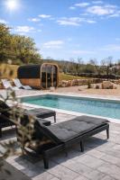 Luxury Villa Lea with Swimming Pool, Sauna & Jacuzzi - B&B Grude