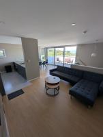 Brand New 3-Bedroom, 2-Bathroom Free Private Parking Wellington Bay Views - Chambres d'hôtes Wellington