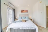 Elegant 2 Bedroom Apartment 150m from Beach - 2 Palms - B&B Strand