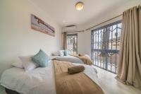 Elegant 2 Bedroom Apartment 150m from Beach - 2 Palms - B&B Strand