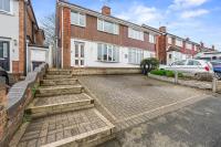 #128 Large Coleshill House - Sleeps 9 Close to NEC and Birmingham Airport - Free Parking - Chambres d'hôtes Coleshill