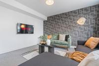 #128 Large Coleshill House - Sleeps 9 Close to NEC and Birmingham Airport - Free Parking - B&B Coleshill