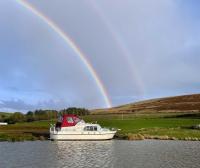 The Rose yacht on private lake - B&B Swansea