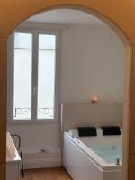 Le BOOMCOEUR Bain balnéo & Table de massage - Chambres d’hôtes Niort