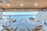 Lakefront LBJ Escape - Boat Slip & Sleeps 8 - B&B Horseshoe Bay
