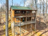 Cabin for 6 w Hot Tub & Game Room - B&B Gatlinburg