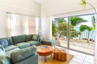 Moon Bay 2 Bdr Beachfront Condo with Pool and Tennis - B&B Bodden Town