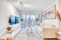 Chic Bright Condo Next to BC Place & Free Parking - B&B Vancouver