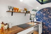Luxury Airstream w hot tub, king bed, & grill - B&B Pisgah Forest