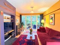 Serene Asian-Inspired Home with Garden & Parking - Ferienwohnung Bristol