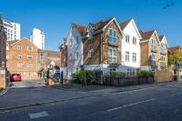 2 Bed Flat in Woking Central - B&B Woking