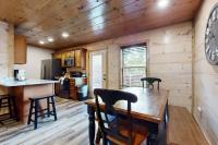 Charming Mtn Retreat Sleeps 8 Hot Tub Grill - B&B Pigeon Forge