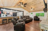 Charming Dog Friendly Cabin Sleeps 10 Hot Tub - B&B Gatlinburg