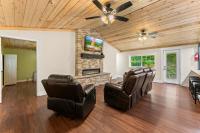 Charming Dog Friendly Cabin Sleeps 10 Hot Tub - B&B Gatlinburg