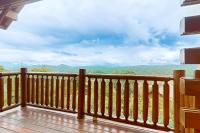 Amazing Mtn Views Cabin Sleeps 4 Hot Tub Deck - Chambres d'hôtes Pigeon Forge