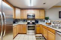 Cozy Downtown Getaway W Pools Sleeps 6 Hot tub - Bed and Breakfast Pigeon Forge