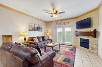 Cozy Downtown Getaway W Pools Sleeps 6 Hot tub - Bed and Breakfast Pigeon Forge