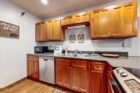 Mountain Escape Sleeps 6 Near Town Free Tickets - B&B Gatlinburg