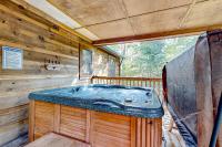 Homey Cabin W Hot Tub 2 Porches Pool Table Games - Chambres d'hôtes Pigeon Forge