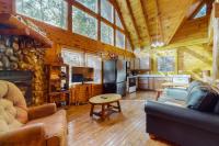 Dog Welcome Cabin Sleeps 6 Hot Tub Woodland Views - Chambres d'hôtes Sevierville