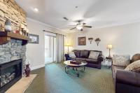 Central Condo Sleep 6 Balcony Shared Pool Hot Tub - B&B Gatlinburg