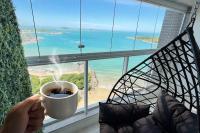 Vista na Praia do Morro! Frente Mar & Suíte com Ar - Bed and Breakfast Guarapari