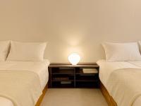 5 min to station, Direct Bus Access, 3BR, 4Beds, 2Beths, Entire 1st Floor House with Private Yard, Free Luggage Storage - B&B Seoul
