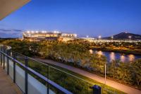 CBD Balcony, Stadium & V8 Views & 2 Car Parks - B&B Townsville