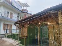 Pennylane Hotel - Aesthetic Rooms with pottery studio, artshala, garden cafe, free airport pickup for 7 or more nights bookings - B&B Rishīkesh