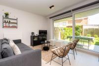 Beautiful 2BR apartment with wonderful garden - B&B Ostenda