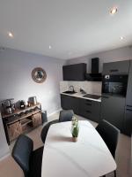 Güden Pearl Bhaven Deck 6 ,Exklusive große Wohnung,Hochwertige Ausstattung,Privatparkplatz & Carport,Großer Garten mit Gartenhaus,Langzeitaufenthalt - B&B Bremerhaven