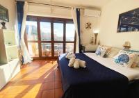 LaureLiving Holiday Home Sea Light Studio - B&B La Maddalena