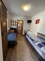 Zweibettzimmer mit Bad