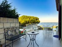 Torrazzo Horizon Retreat- private parking & Sea - B&B Copanello
