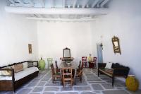 The Castle House, a Living Museum - B&B Ios Chora