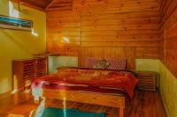 Stone Age Huts and Hostel - B&B Naini Tāl