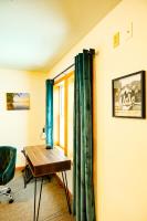 Downtown Green Room at Villages on Aurora - B&B Ironwood