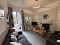 Sleeps 7 Beaches, restaurants, buses, nearby! - B&B Ryde
