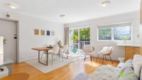 Cosy St Marys Bay Retreat with Parking - B&B Auckland