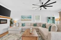 New Lux House Walk to Beach Private Suite! - B&B Oak Island