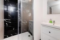 WINDOWLESS & Lower ground Studio Regents St. - B&B London