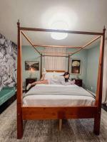 Peaches and Cream Coffee and Confetti Villa - Bed and Breakfast Dayton
