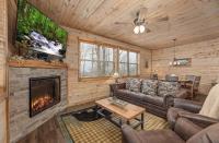 Lux Cabin Smoky Mtn View, Dog Friendly, Hot Tub! - B&B Gatlinburg