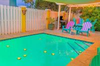 Luxury 1 min to Beach Pool New Remodel - B&B South Padre Island