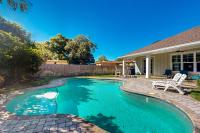 Contemporary dog-friendly retreat with pool & patio - near shops & attractions - B&B Pensacola