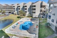 Condo with partial bay view onsite fishing dock beach access & shared pool - B&B Pensacola Beach