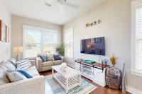 Gorgeous & sun-filled coastal retreat with balcony & W&D - near golf & beaches - B&B Panama City Beach