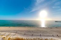 Lovely beachfront condo with Gulf views pool & gym - steps to Pier Park - Bed and Breakfast Panama City Beach