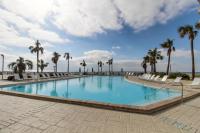 Bright waterfront condo in a gated resort with pools tennis courts & gym - Chambres d'hôtes Panama City Beach