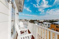 Invitingly Warm 4-Bedroom - Gated Community - Seasonal Beach Service Included - B&B Panama City Beach